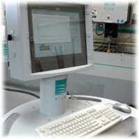 Exemple de machine à commande numérique, assistée par ordinateur, pour la fabrication de plan de travail
